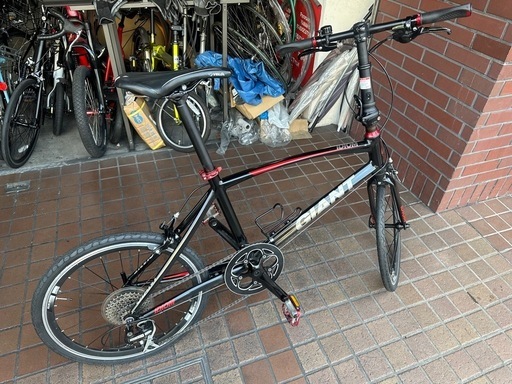 ★稀少品★20インチ　GIANT　IDIOM　軽量アルミフレーム　8speed　ブラック