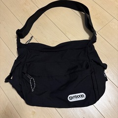 OUTDOOR メッセンジャーバッグ ブラック 中型