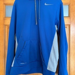 Nike THERMA-FIT フード付きスウェット