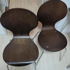ダイニングテーブルとイス２脚セットの画像
