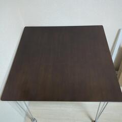 ダイニングテーブルとイス２脚セットの画像