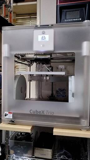 3Dプリンター　CubeX Trio 　3ノズル　本体515mm (w) x 515mm (l) x 598mm (h) 　テーブル3