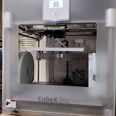 3Dプリンター　CubeX Trio 　3ノズル　本体515mm (w) x 515mm (l) x 598mm (h) 　テーブル305ｍｍ X 285mmの画像