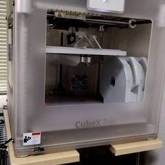 3Dプリンター　CubeX Trio 　3ノズル　本体515mm (w) x 515mm (l) x 598mm (h) 　テーブル305ｍｍ X 285mmの画像