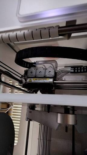 3Dプリンター　CubeX Trio 　3ノズル　本体515mm (w) x 515mm (l) x 598mm (h) 　テーブル3