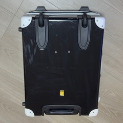 値下げ❗️PANTONE スーツケース の画像