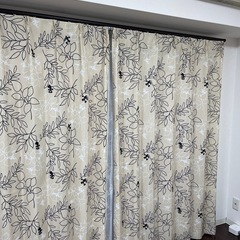 カーテンの画像