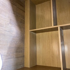 学習机、椅子、収納の画像