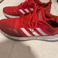 adidas スニーカーの画像