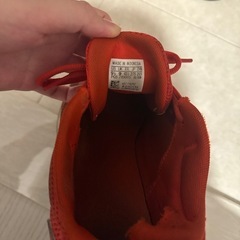 adidas スニーカーの画像