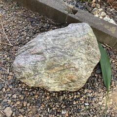 日本庭園の岩の画像