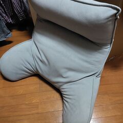 肘付きクッション いつでも背もたれ ベッド上 フロアクッション グレー