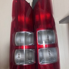 200系ハイエース　テールランプ　美品　　