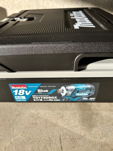 新品、未開封　　マキタTD173DRGX Blue 18v 充電式インパクトドライバー　　バッテリー2個、充電器