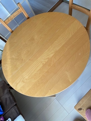 IKEAダイニングテーブル、椅子　3脚　約束の方がキャンセルになりましたので約束守れる方よろしくお願いします。\n