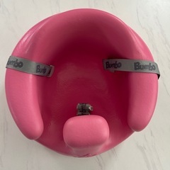 Bumbo バンボ グレープ　ベビーシート チェア 安全ベルト付きの画像