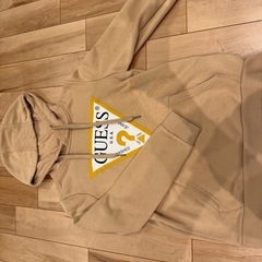 GUESSパーカーの画像