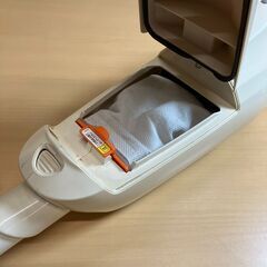 makita（マキタ）充電式クリーナ・スティックタイプ掃除機 CL102Dの画像