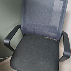 デスクとチェアの画像