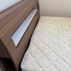 (取引中)セミダブルベッド(マットレス付き)引取に来てもらえる方は5000円値引き致しますの画像