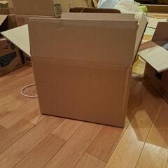 無地の未使用段ボール５つ