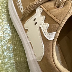moz  スニーカー　Ｍサイズ
の画像
