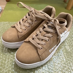 moz  スニーカー　Ｍサイズ
