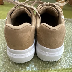 moz  スニーカー　Ｍサイズ
の画像