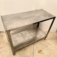 直接引取り5%OFF　ステンレス作業台 幅1000×奥行き450×高さ800ｍｍ 作業台 コンロ台 調理台 業務用 厨房用品 厨房機器 飲食店 事業用 屋外 台 棚 の画像