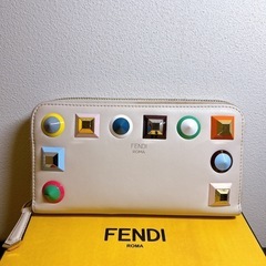 FENDI(フェンディ)　プレキシガラススタッズウォレット