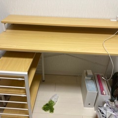 デスクとワゴン