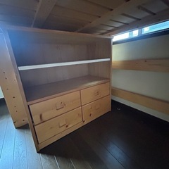 無料！子供用　勉強机と収納付きベッドの画像