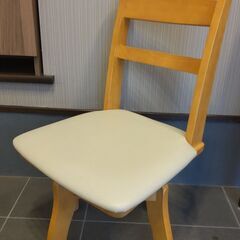 回転ダイニングチェア　木製の画像