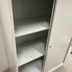 【中古オフィス家具在庫多数】美品 ローキャビネット 書庫 書棚 鍵付き 引き違い スチール 収納　検)事務机　オフィスチェア　ロッカー　ミーティングテーブル　応接ソファ 店舗 事務所 什器　美品多数　格安の画像