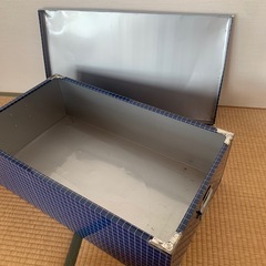ブリキ製行李の画像