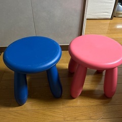 IKEA    子供用椅子　ブルーピンク