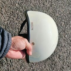 白の半ヘルの画像