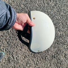 白の半ヘルの画像