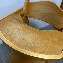 木製ベビーチェアの画像