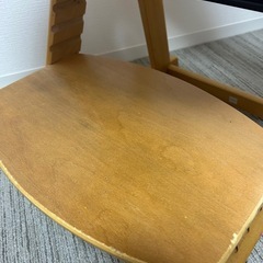 木製ベビーチェアの画像