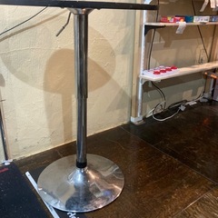 丸テーブル高さ調整可能の画像