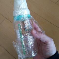 ガラス哺乳ビン2本の画像