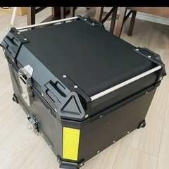 中古美品　バイク用リアボックス 55L
