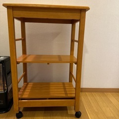 棚と灯油ストーブ