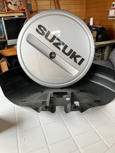 ジムニー背面タイヤカバー　新車外し　他出品中　早い者勝ち