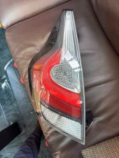 TOYOTAアクア後期　テールレンズ左