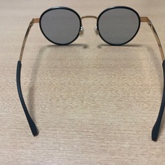 IZONEのサングラスの画像