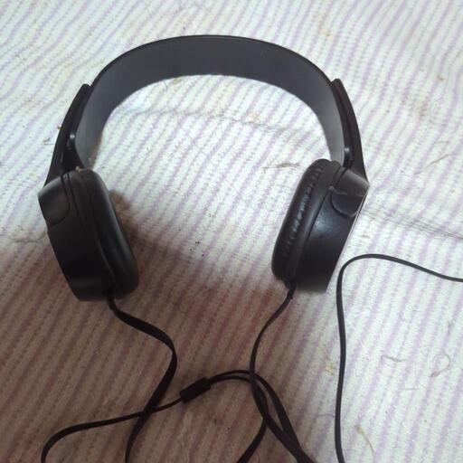 新古品　ヘッドホン