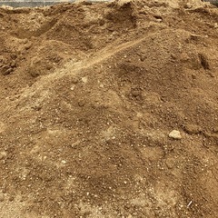 庭土、残土(まさ土？)お話し中