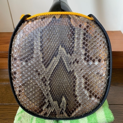 沖縄三線！貴重！知念大工型！本蛇皮、本張り (一枚張り) 沖縄三線！